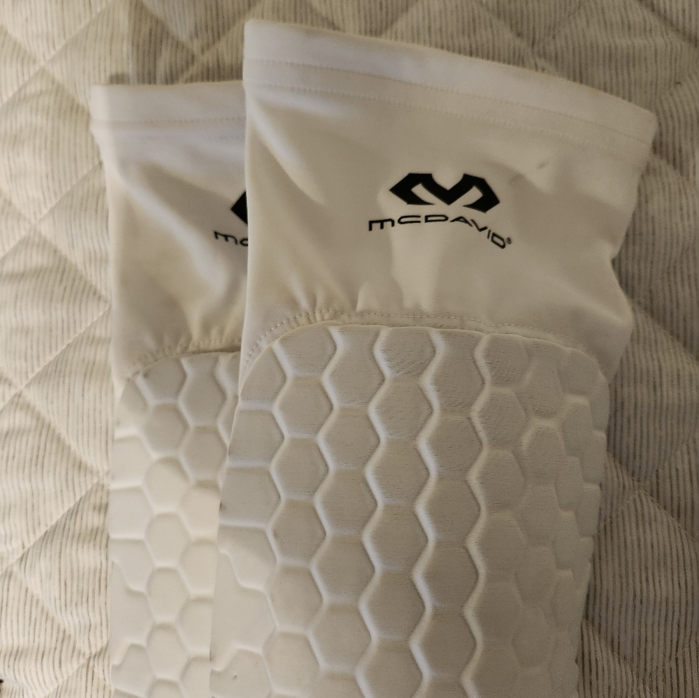Mcdavid basketball knee pads